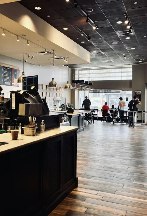 Sudut cafe dengan latte art